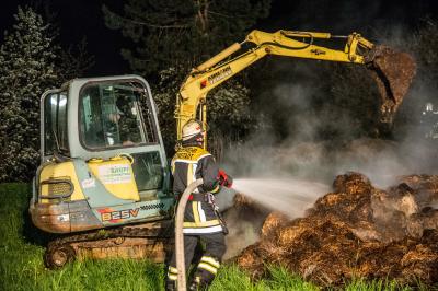 Weinstadt-Baach: 400 qm grosser Misthaufen brannte - 3 Feuerwehren im Einsatz